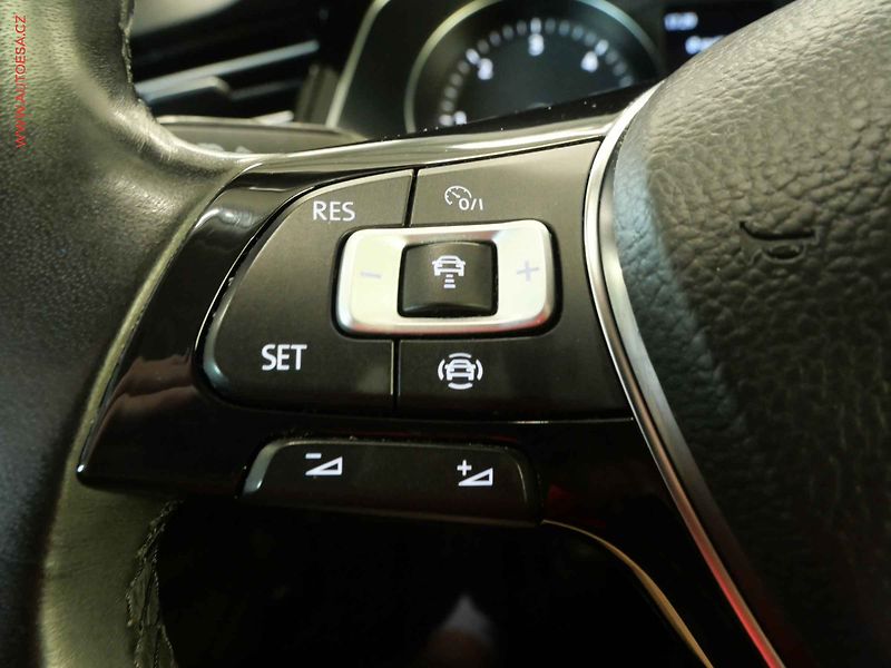 Volkswagen Passat (2019) 2.0TDi, navi, masáž - fotka 16 z 23