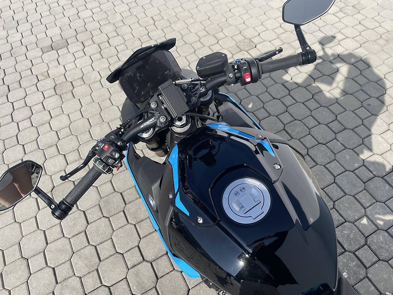 BMW (2026) S 1000 R - fotka 10 z 13