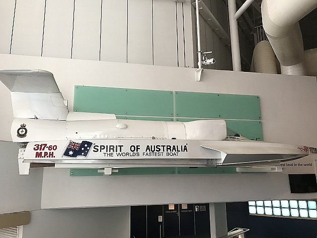 Člun Spirit of Australia, se kterým Ken Warby dosáhl v roce 1978 dosud platného rychlostního rekordu., zdroj: Wikimedia Common, Robertsf2012, CC BY-SA 4.0