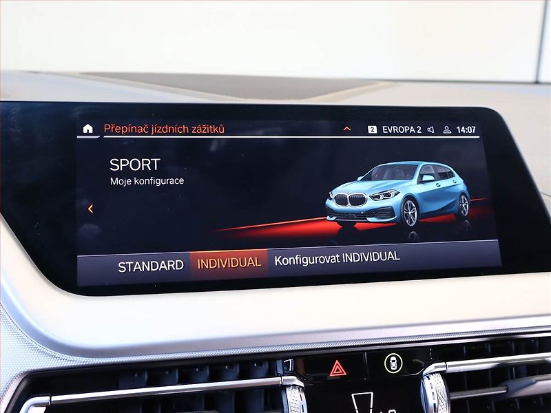 BMW Řada 1 (2022) 118i - fotka 17 z 24