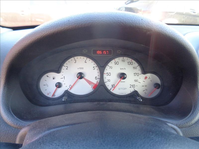 Peugeot 206 1,4 - fotka 7 z 8