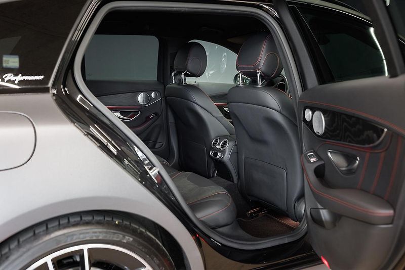 Mercedes-Benz Třídy C (2019) C43 AMG V6 Biturbo 4Matic - fotka 31 z 44