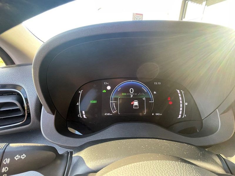 Toyota Yaris 1.5 Hybrid 116k automat Style - fotka 18 z 28