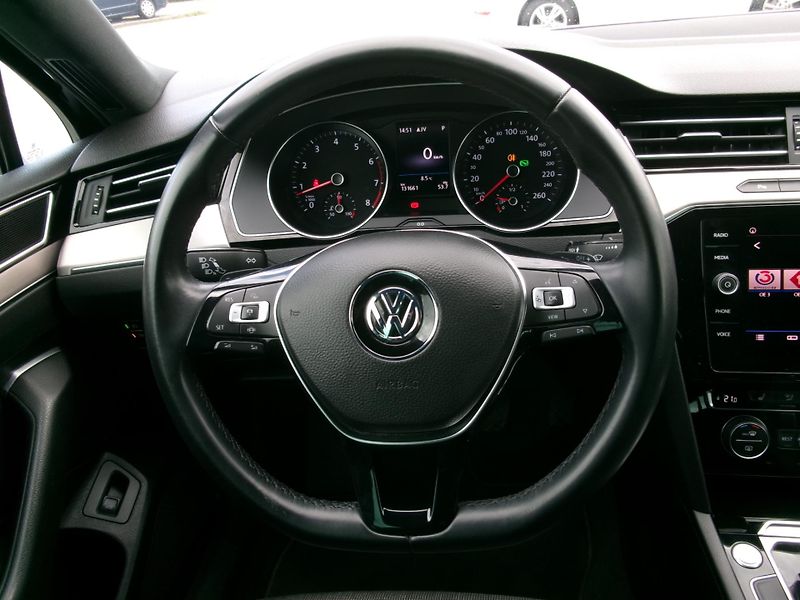Volkswagen Passat Variant (2018) 1,5TSI AC NAVI ACC BT - fotka 19 z 39