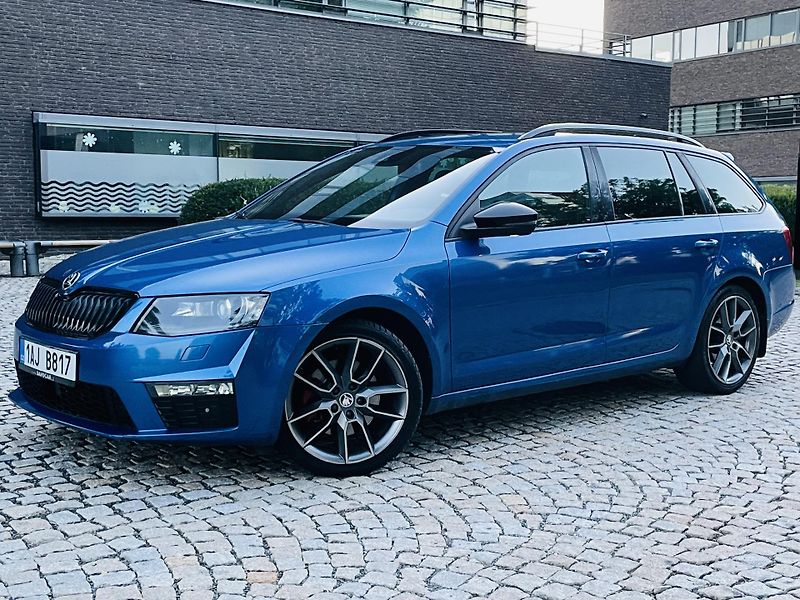 Škoda Octavia 2.0TDI VRS AUTOMAT SENZORY LED - fotka 2 z 45