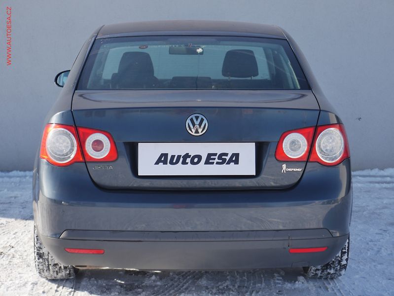 Volkswagen Jetta (2007) 1.6i, ČR, autoAC - fotka 5 z 16