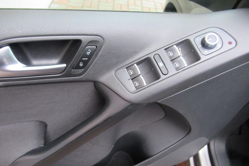 Volkswagen Tiguan 2.0 TDi AUT.KLIMA TAŽNÉ - fotka 18 z 21