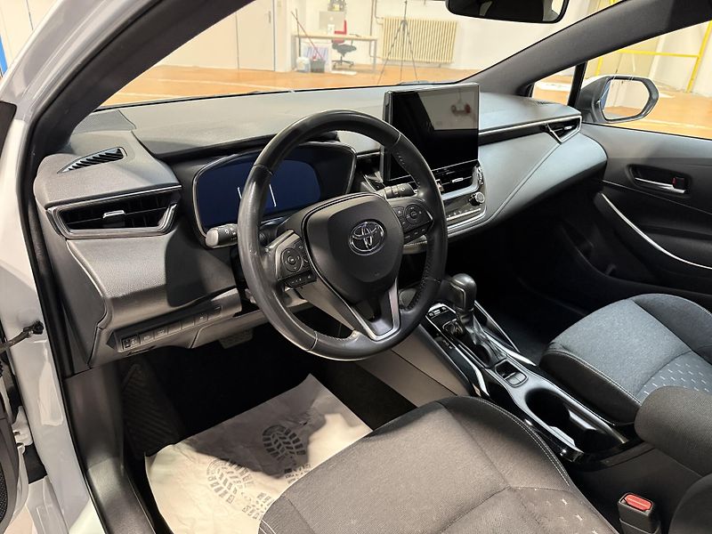 Toyota Corolla 1.8 Hybrid e-CVT Comfort Touri - fotka 5 z 13