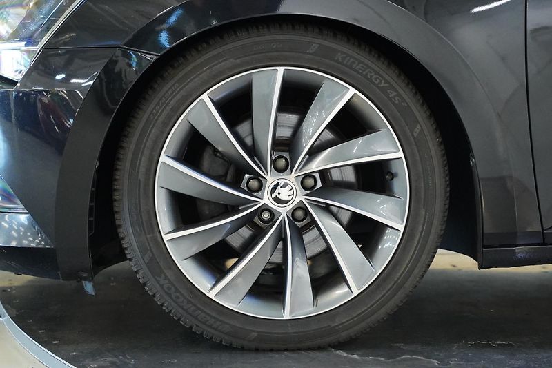 Škoda Superb - fotka 10 z 30