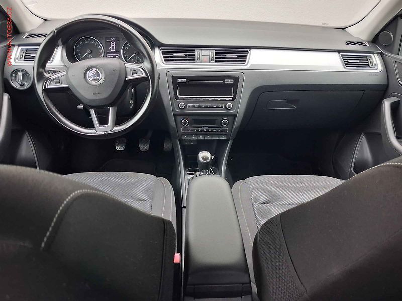 Škoda Rapid (2014) 1.6 TDi, Elegance, xenon - fotka 8 z 17