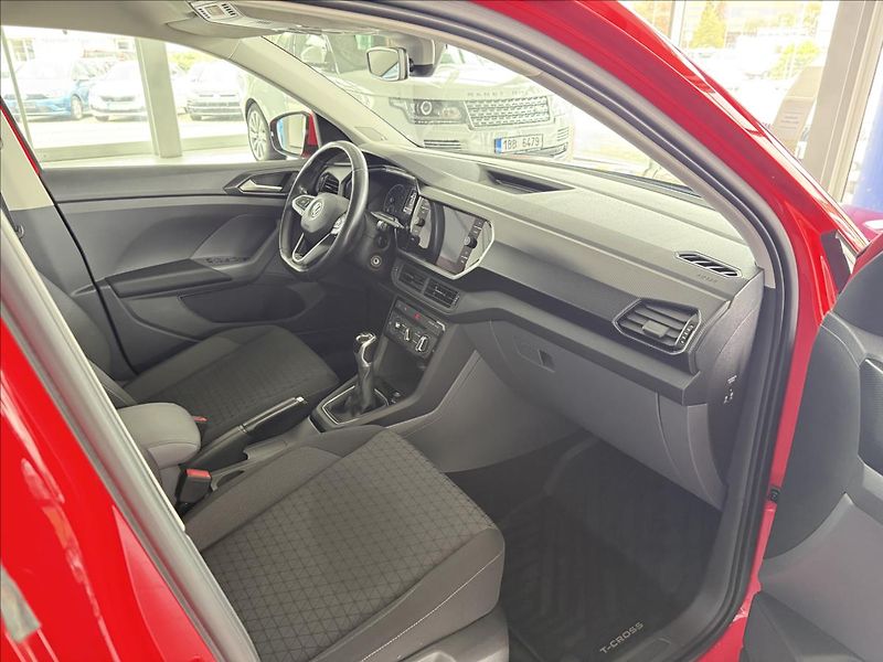 Volkswagen T-Cross 1,0   TSI 70kW,LIFE,SERVISKA - fotka 8 z 23