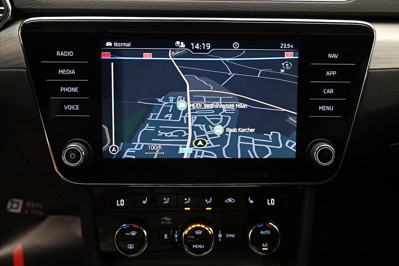 Škoda Superb 2,0 TDI 147 kW DSG 4x4 Ambitio - fotka 19 z 30
