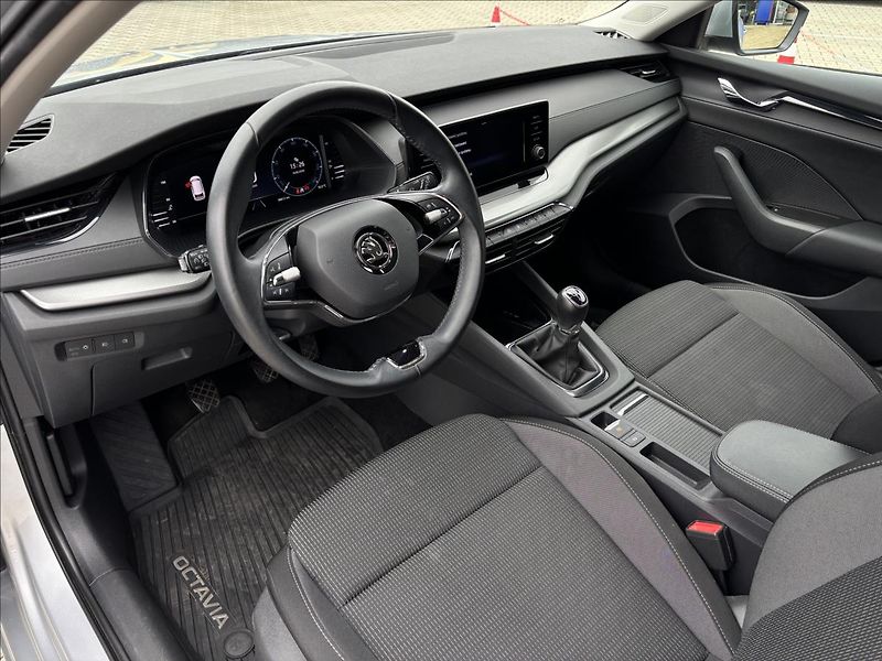 Škoda Octavia 2,0 TDI 85kW Ambition MAN - fotka 19 z 31