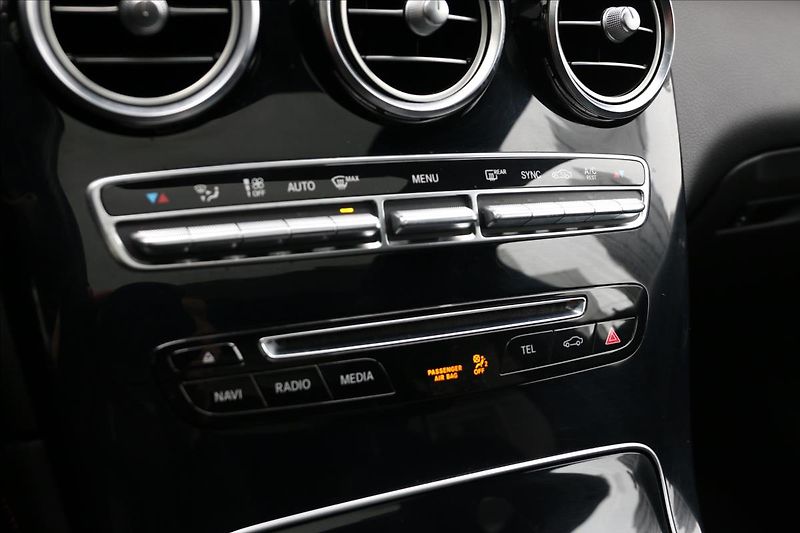 Mercedes-Benz GLC 3,0 43 AMG, Automat, Tažné - fotka 38 z 61
