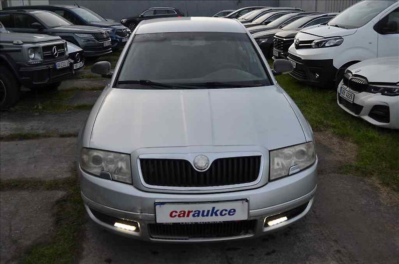 Škoda Superb (2007) 2,5 TDI - fotka 2 z 31