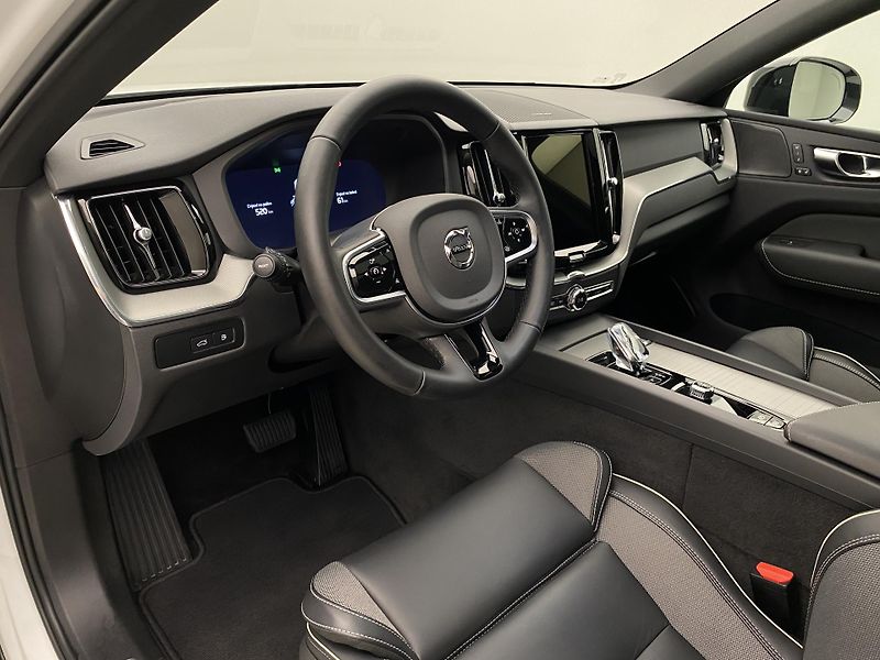 Volvo XC60 T6 AWD RECHARGE DARK PLUS AUT - fotka 4 z 63