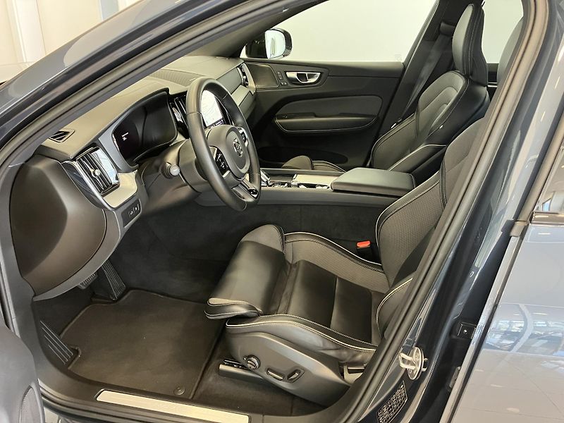 Volvo XC60 T8 eAWD Ultimate Dark - fotka 17 z 54