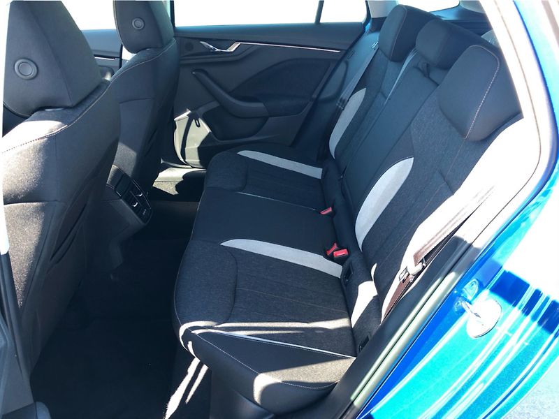Škoda Scala 1.0 TSi TOP SELECTION - fotka 12 z 28