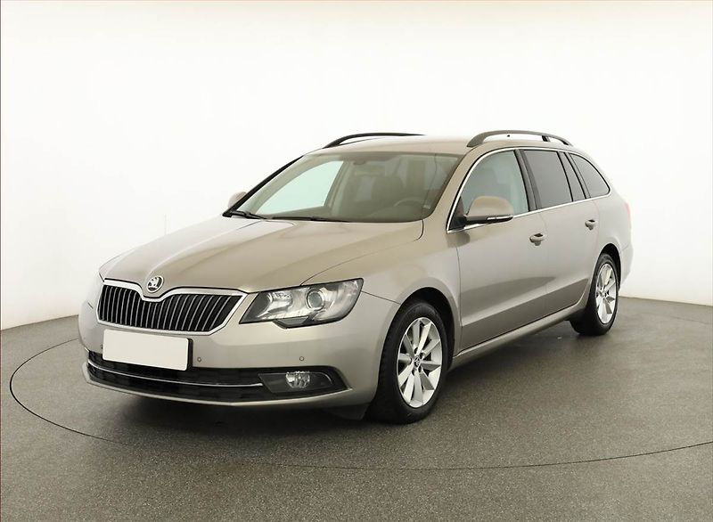 Škoda Superb (2013) 1.6 TDI, Tempomat - fotka 2 z 18