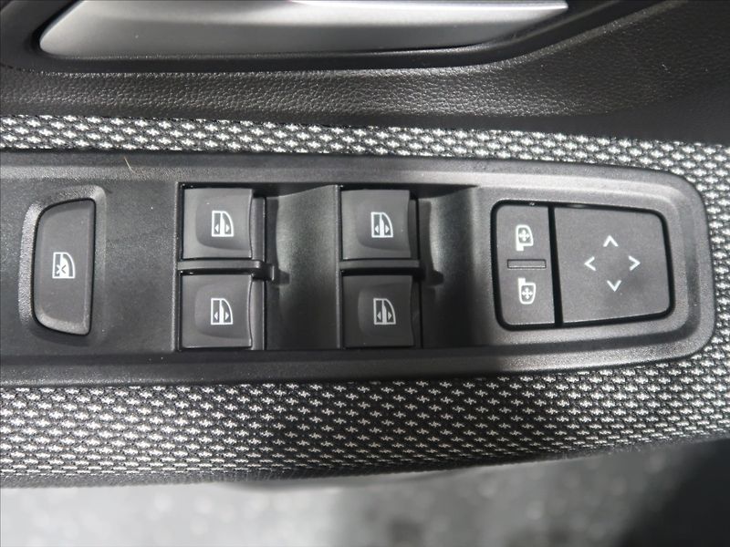 Dacia Sandero 1,0 SCe 67 1. maj. CZ 7800km - fotka 15 z 30