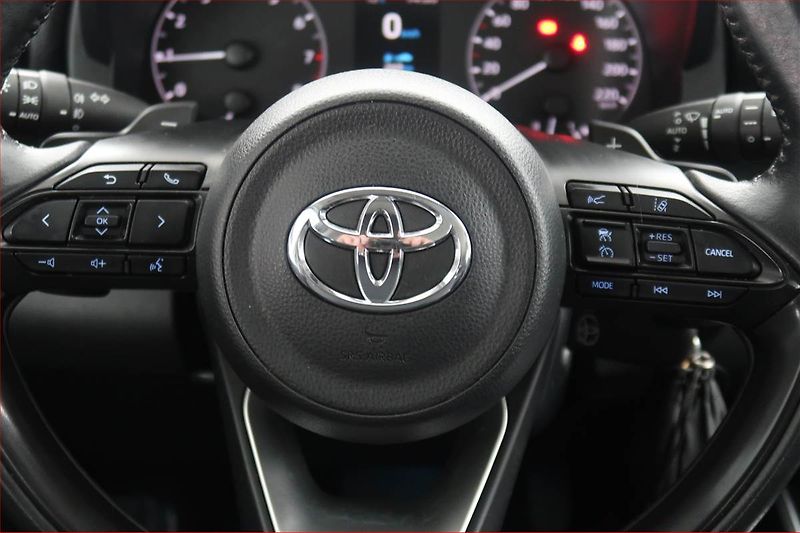 Toyota Yaris (2022) 1.5 VVT-i, Automat, ČR,1.maj - fotka 16 z 17