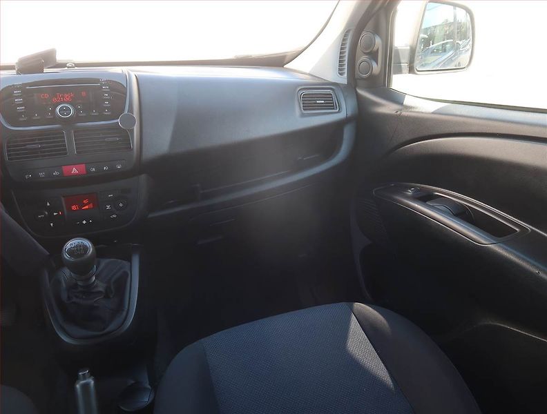 Opel Combo (2013) 1.6 CDTI, 5Míst, ČR - fotka 8 z 15