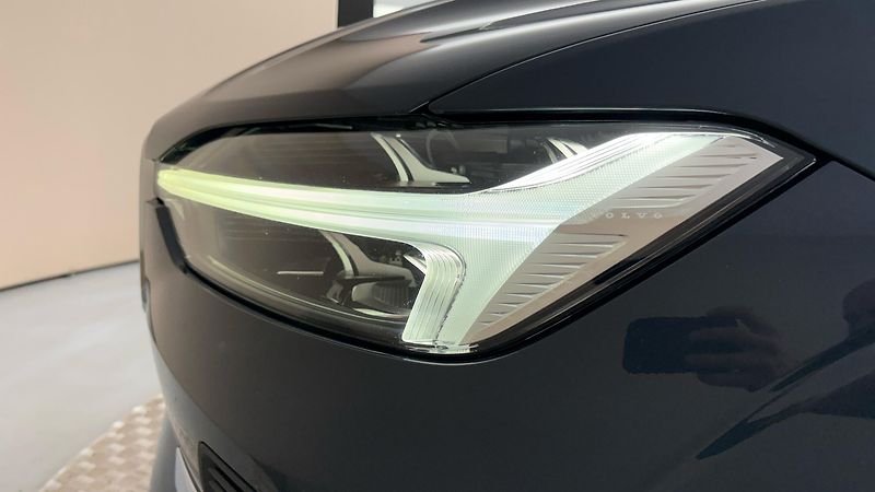 Volvo XC60 2.0 B5 AUT AWD Inscription - fotka 18 z 35