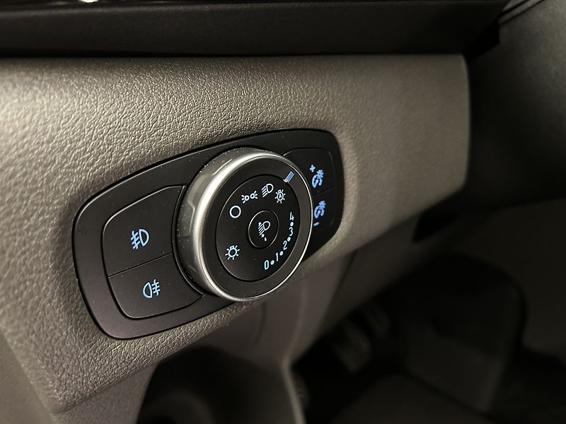 Ford Tourneo Custom 2.0 TDCI - fotka 8 z 27