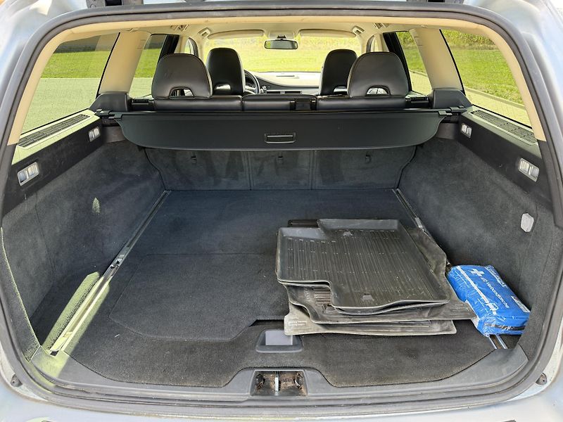 Volvo V70 2.4 D5 KŮŽE NAVIGACE SERVISKA - fotka 26 z 44