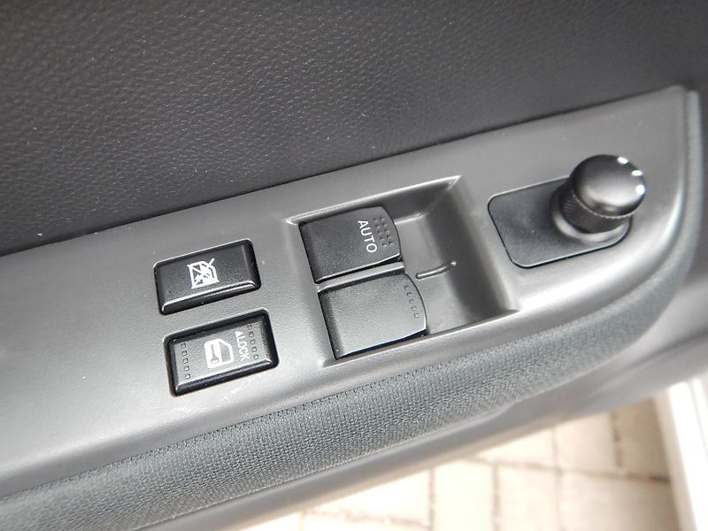 Suzuki Swift 1.3 GLX, ČR, DIGIKLIMA - fotka 17 z 28