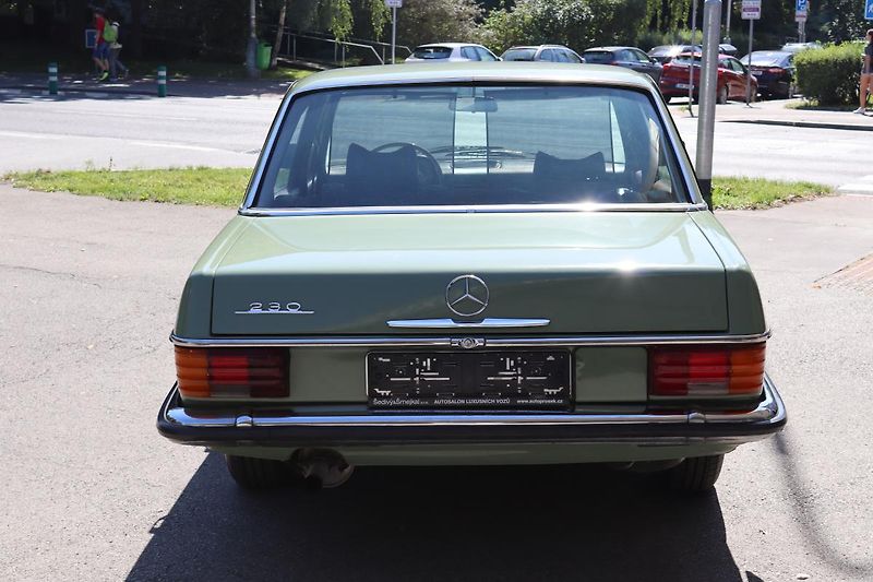 Mercedes-Benz 115 W115 230.4 manuál - fotka 12 z 50
