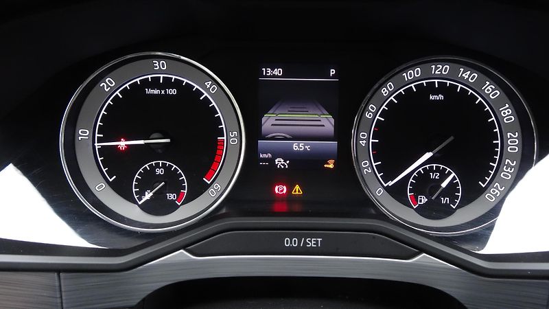 Škoda Superb 2.0TDi DSG Taž.zař. CEBIA  - fotka 15 z 32
