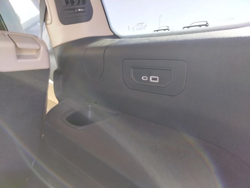 Jeep Grand Cherokee L 3.6 V6 Limited 7 míst. - fotka 25 z 28