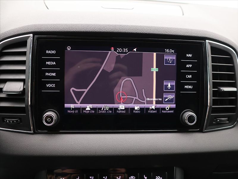Škoda Karoq 1,5 TSI 110kW Style CZ 1.Maj - fotka 21 z 33