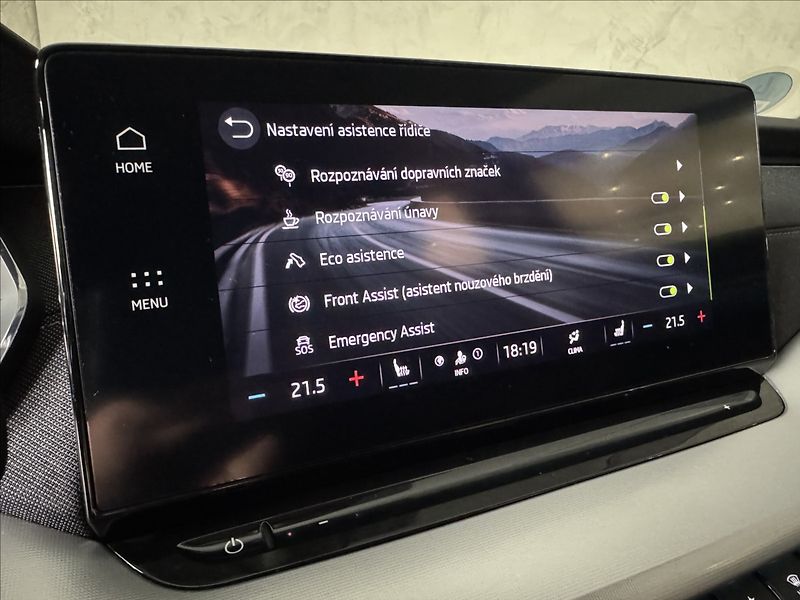 Škoda Octavia 2,0 TDi  DSG Tour Virtual LED - fotka 26 z 45