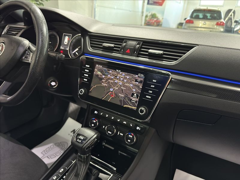 Škoda Superb 2,0   TDI 4x4 DSG SPORTLINE - fotka 21 z 39