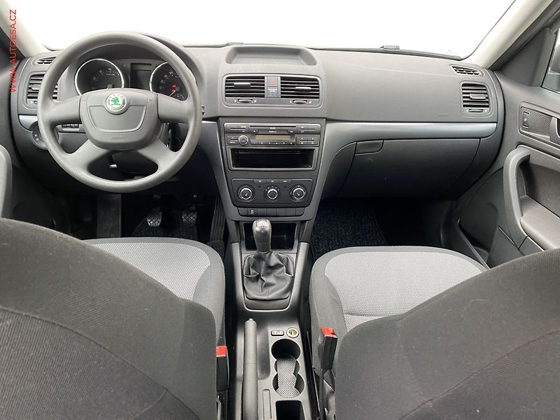 Škoda Yeti (2012) 1.2 TSi, AC, výhřev sed - fotka 8 z 16