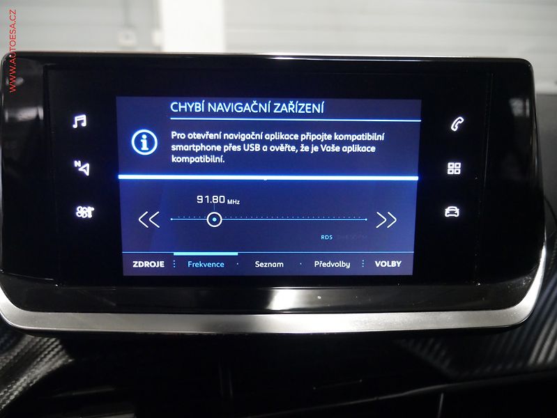 Peugeot 2008 (2020) 1.2PT, ČR, Active - fotka 14 z 17