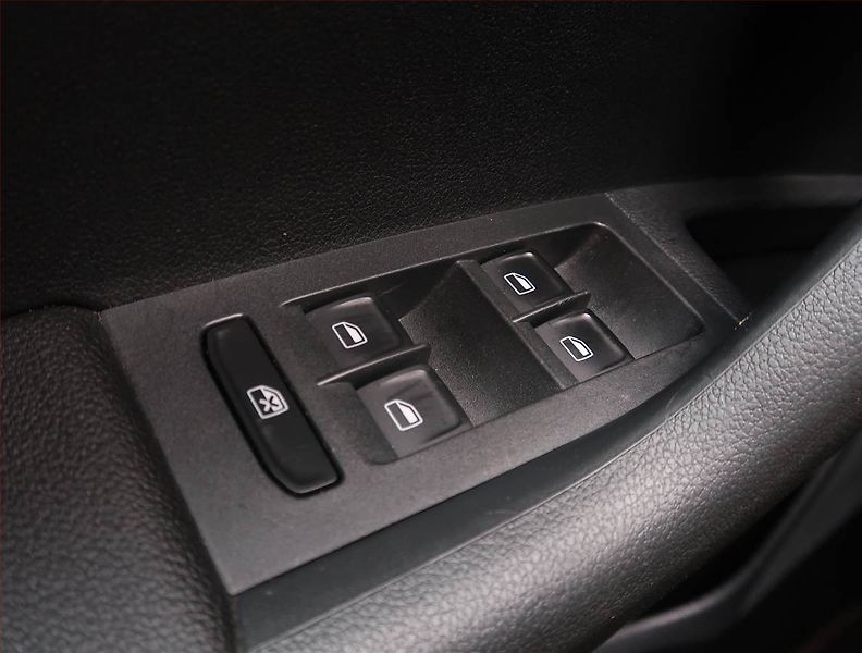 Škoda Octavia (2013) RS 2.0 TDI, Serv.kniha, Xenony - fotka 18 z 20