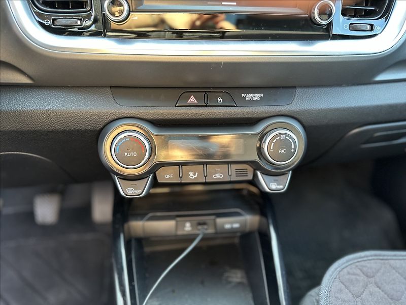 Kia Stonic 1,6 CRDi Aut.klima,Kamera - fotka 18 z 39