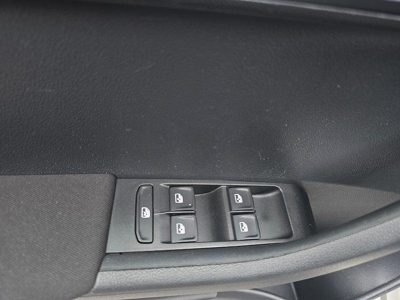 Škoda Fabia 1.2TSI EDITION - REZERVACE - - fotka 15 z 25