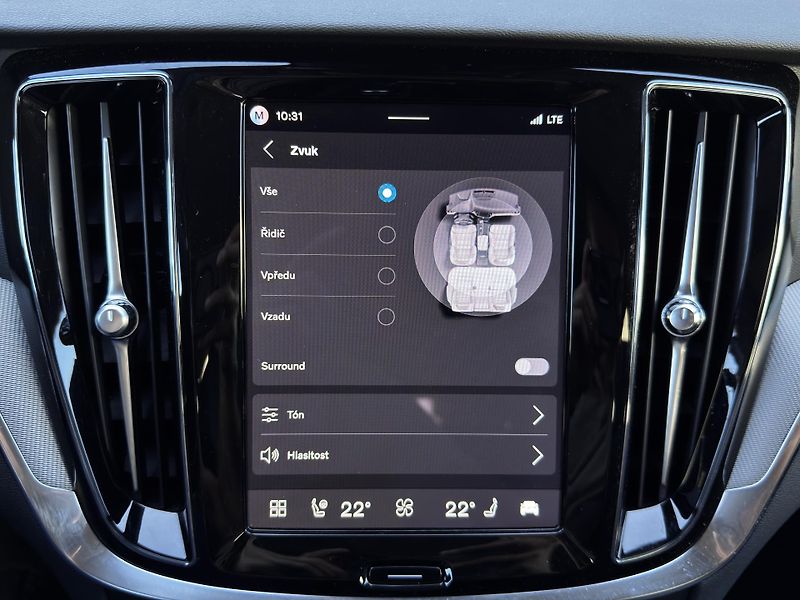 Volvo V60 T8 AWD 360 VYH. ČELNÍ + kola - fotka 38 z 42