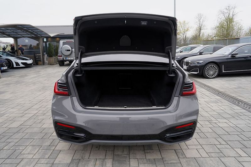 BMW Řada 7 730d xDrive/Mpaket/9AT/Lasery - fotka 11 z 47