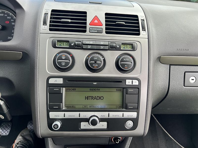 Volkswagen Touran 1.6 MPI 75KW,7MÍST,DIGI,NAVI - fotka 41 z 46