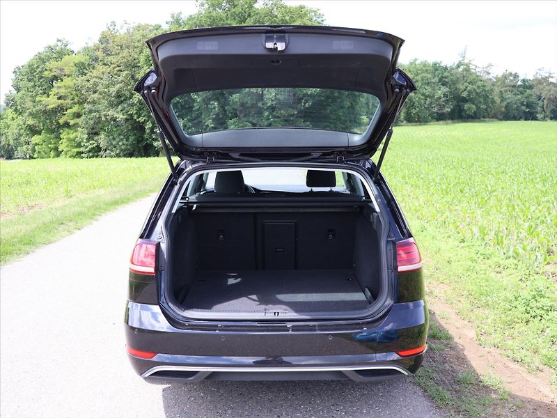 Volkswagen Golf 1,0 TSI 81kW CZ Comfort LED - fotka 9 z 34