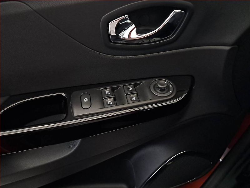 Renault Captur (2017) Limited 1.2 TCe, ČR,1.maj - fotka 19 z 19