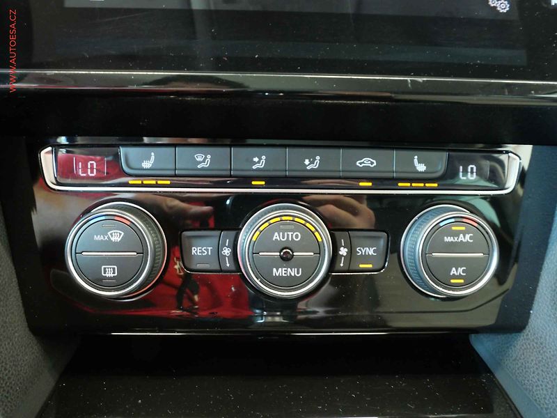 Volkswagen Passat (2019) 2.0TDI, ČR, DSG, LED, ACC - fotka 19 z 23