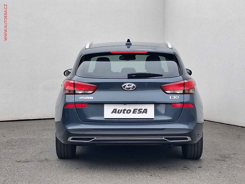 Hyundai i30 (2022) 1.5T, ČR, LED, autoAC - fotka 5 z 19