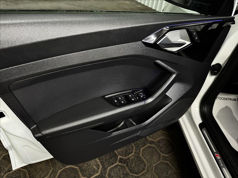 Audi A1 40TFSI 147kW S-LINE - fotka 14 z 40