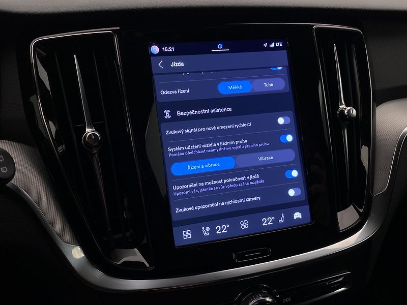 Volvo V60 T6 AWD PLUG-IN DARK REZERVACE - fotka 47 z 58